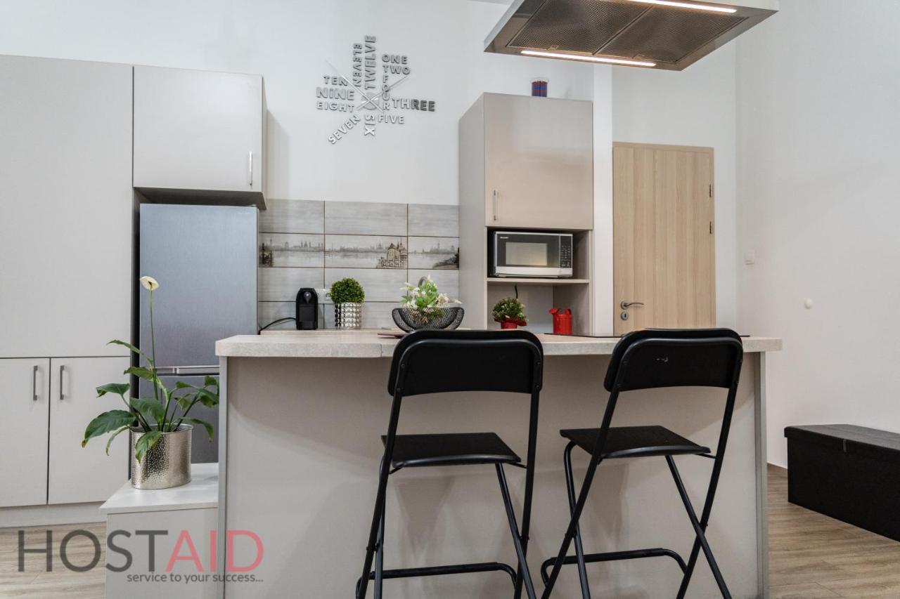 B17 - Hostaid Apartment *