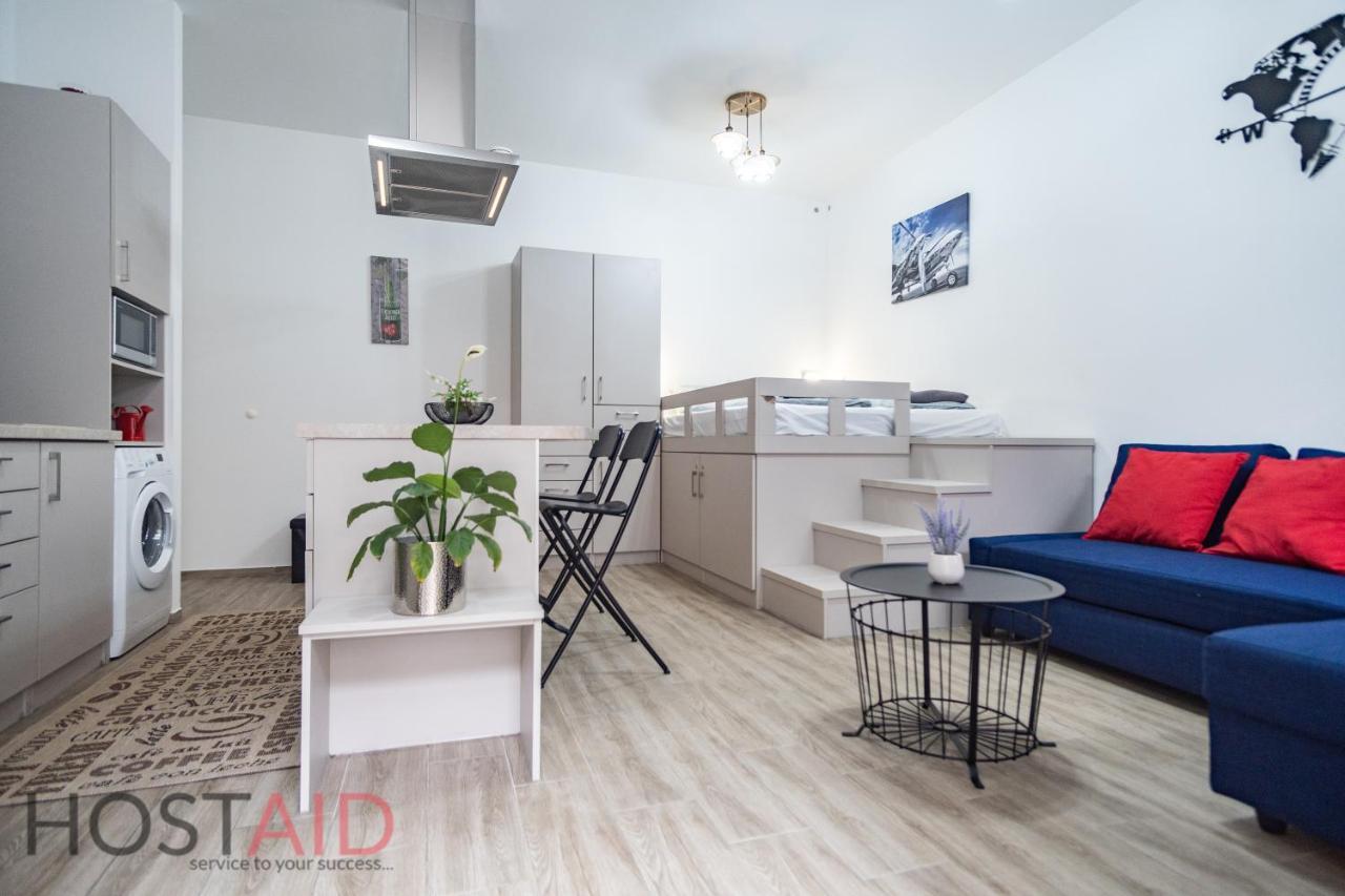B17 - Hostaid Apartment *